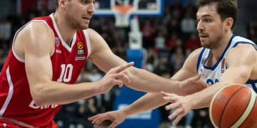 Jogadores de basquete se comunicando com contato visual e gestos em quadra